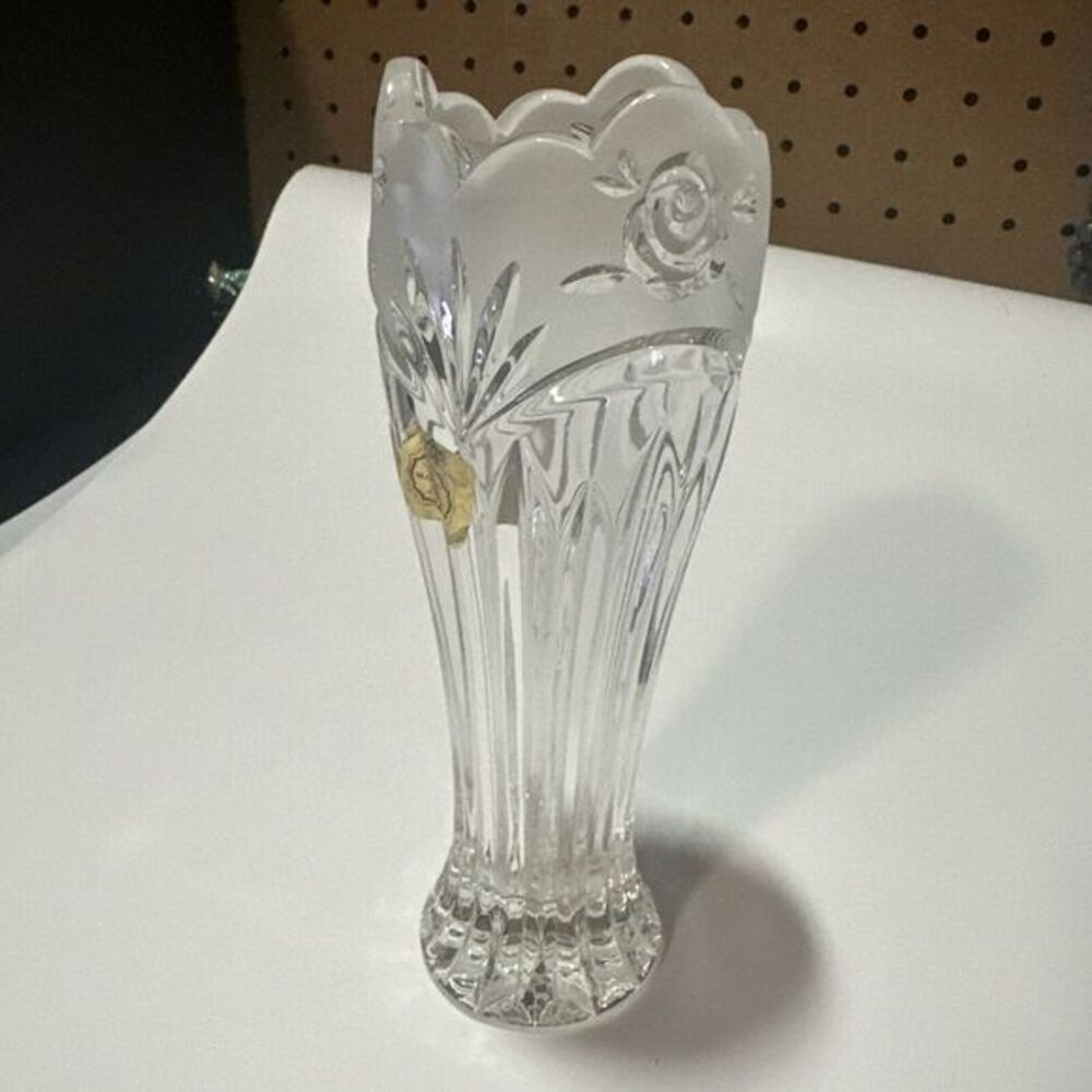 Oneida Crystal Southern Garden Flower Bud Vase - Frosted & Cut Glass‎